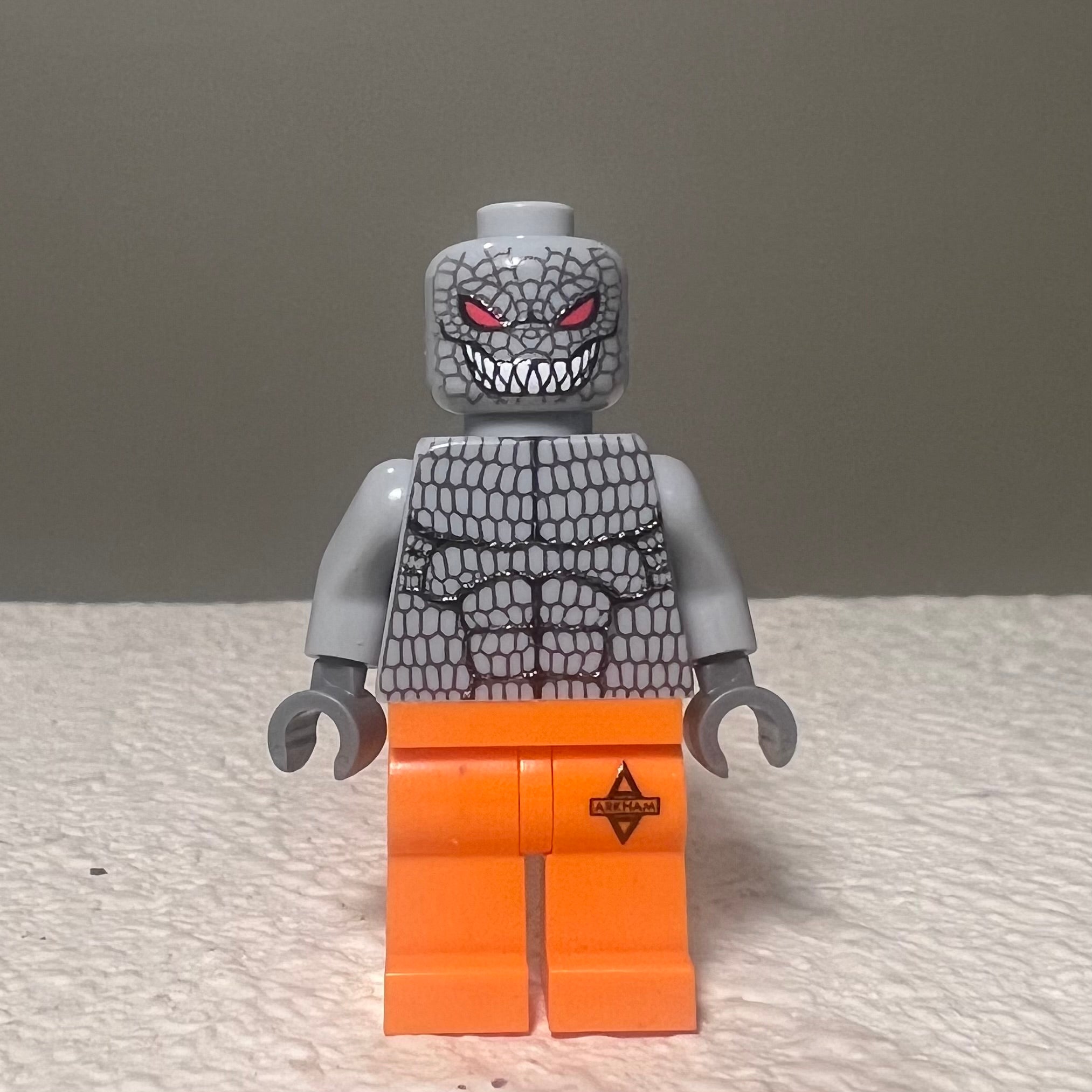 Angry Alligator gray FULL FIGURE