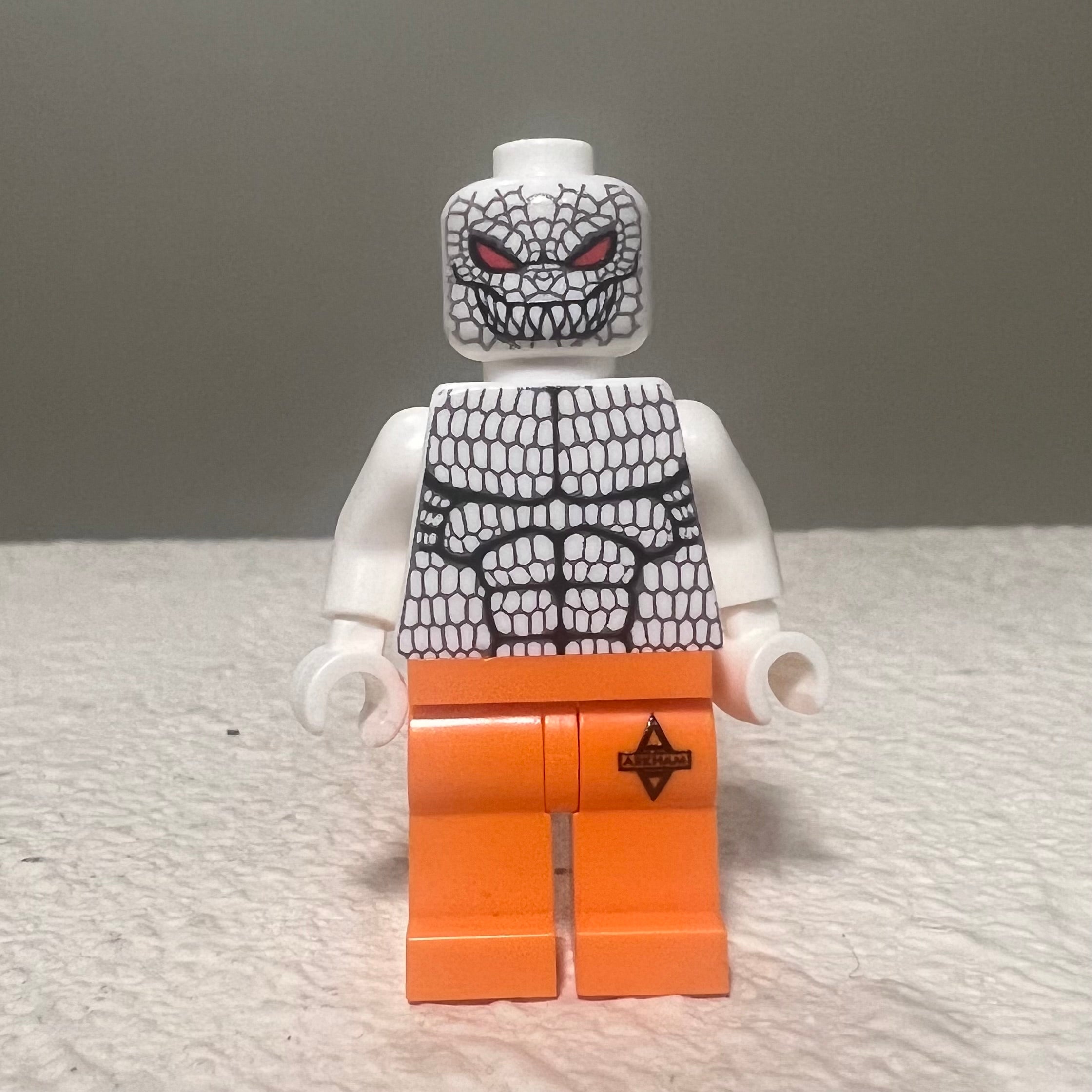 Angry Alligator white FULL FIGURE GLOW HEAD INCLUDED